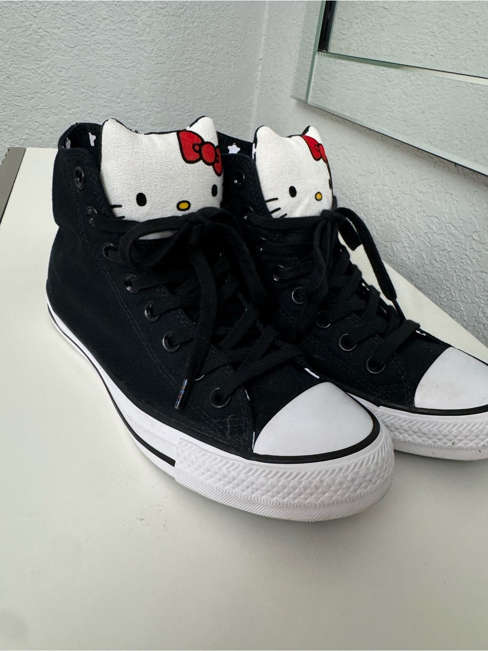 Converse Chuck Taylor All Star
Hi Hello Kitty Black (Women's)